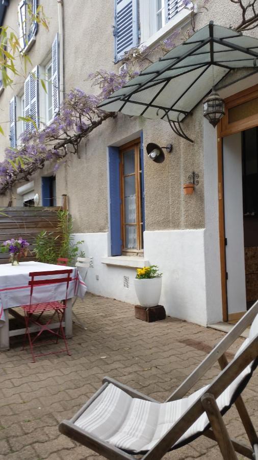 Clos St Joseph Oullins Exterior photo